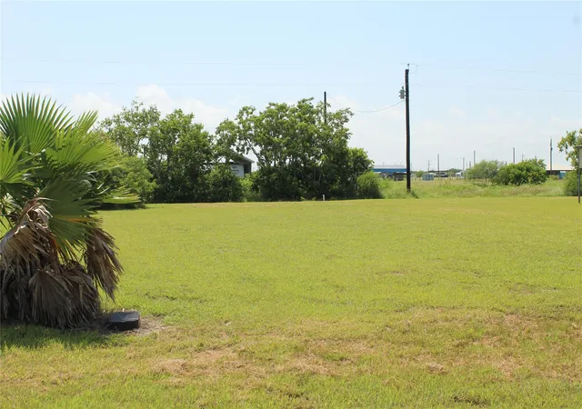 3rd image of 264 Haddock Dr, Palacios, TX 77465 | MLS# 86745697