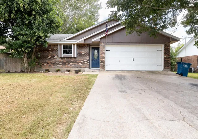 Photo 1 of Single family home for sale at 417 N Meinecke St, Bellville, TX 77418 | MLS# 98075129 | Listing updated on 2026-09-12