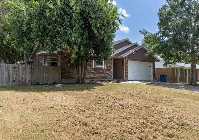 Photo 4 of Single family home for sale at 417 N Meinecke St, Bellville, TX 77418 | MLS# 98075129 | Listing updated on 2026-09-12