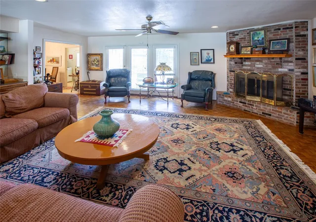 Photo 4 of Single family home for sale at 7918 Fairdale Ln, Houston, TX 77063 | MLS# 21695000 | Listing updated on 2026-08-21