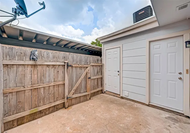 32nd image of 8101 Amelia Rd #206, Houston, TX 77055 | MLS# 22040389