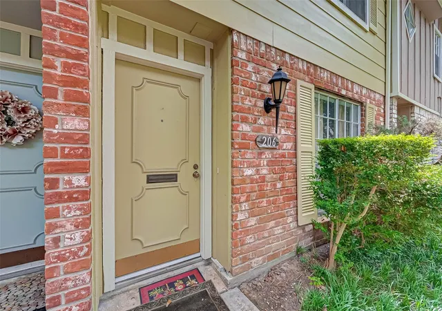 3rd image of 8101 Amelia Rd #206, Houston, TX 77055 | MLS# 22040389