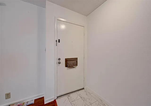 4th image of 8101 Amelia Rd #206, Houston, TX 77055 | MLS# 22040389