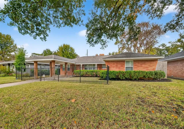 Photo 1 of Single family home for sale at 2010 Wakefield Dr, Houston, TX 77018 | MLS# 97538206 | Listing updated on 2026-08-13