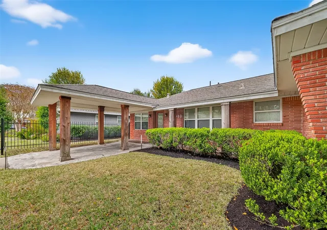 Photo 2 of Single family home for sale at 2010 Wakefield Dr, Houston, TX 77018 | MLS# 97538206 | Listing updated on 2026-08-13