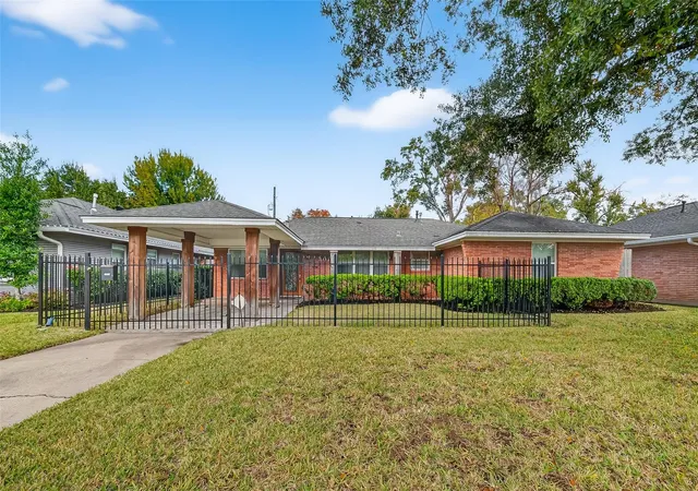 Photo 3 of Single family home for sale at 2010 Wakefield Dr, Houston, TX 77018 | MLS# 97538206 | Listing updated on 2026-08-13