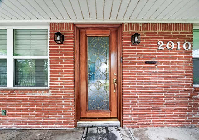 Photo 3 of Single family home for sale at 2010 Wakefield Dr, Houston, TX 77018 | MLS# 97538206 | Listing updated on 2026-08-13