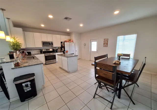 Photo 3 of Single family home for sale at 422 Barren Oak Ln, Crosby, TX 77532 | MLS# 55071788 | Listing updated on 2026-03-24