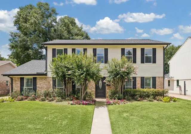 Photo 2 of Single family home for sale at 1022 Martin St, Houston, TX 77018 | MLS# 92362461 | Listing updated on 2026-09-19