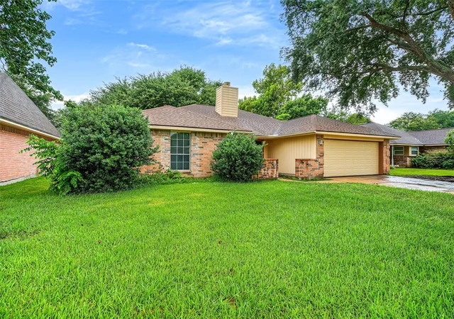 2nd image of 15818 Castorglen Dr, Webster, TX 77598 | MLS# 62717765