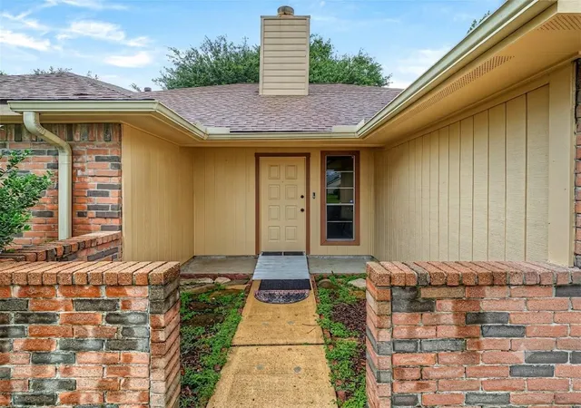 4th image of 15818 Castorglen Dr, Webster, TX 77598 | MLS# 62717765