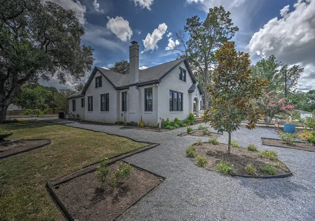 3rd image of 1501 Allyne Ln, Brenham, TX 77833 | MLS# 70063353