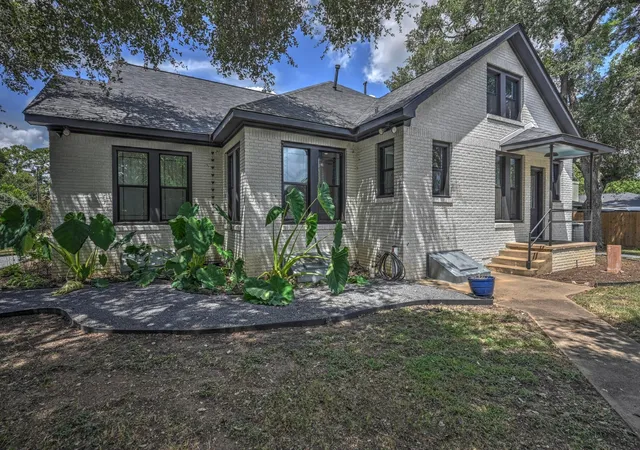 5th image of 1501 Allyne Ln, Brenham, TX 77833 | MLS# 70063353
