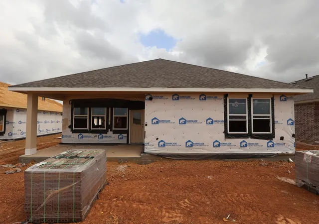 Photo 3 of Sale Pending at 7726 Jade Crst Dr, Angleton, TX 77515 | MLS# 77291414 | Listing updated on 2026-08-19