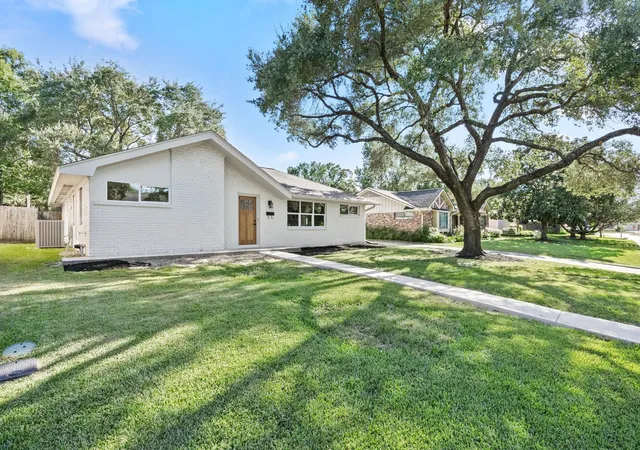 2nd image of 5655 Edith St, Houston, TX 77081 | MLS# 97246272