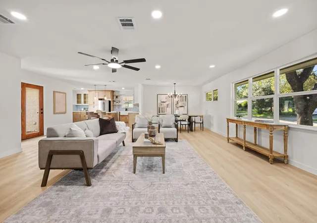 4th image of 5655 Edith St, Houston, TX 77081 | MLS# 97246272
