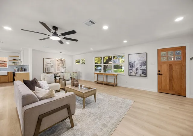 5th image of 5655 Edith St, Houston, TX 77081 | MLS# 97246272