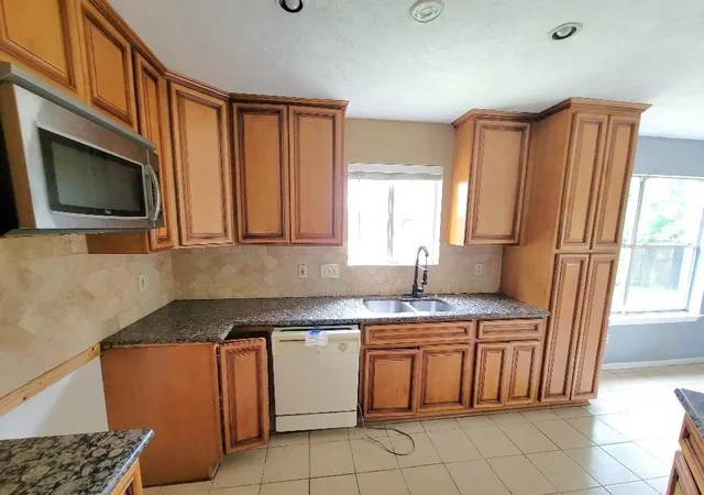 Photo 4 of Sale Pending at 15502 Richford Dr, Friendswood, TX 77546 | MLS# 54942045 | Listing updated on 2026-09-11