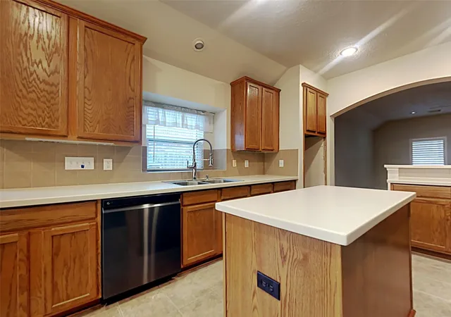 Photo 3 of Single family home for sale at 155 S Queenscliff Cir, Spring, TX 77382 | MLS# 5055355 | Listing updated on 2026-07-31