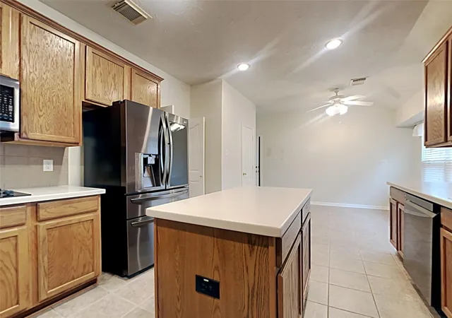 Photo 4 of Single family home for sale at 155 S Queenscliff Cir, Spring, TX 77382 | MLS# 5055355 | Listing updated on 2026-07-31
