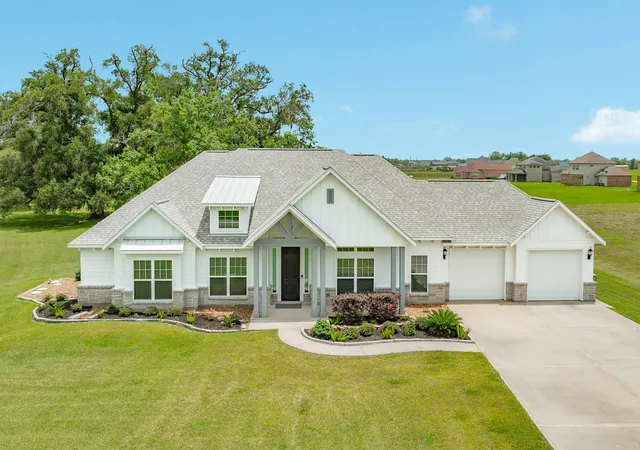 1st image of 527 Lakeland Cir, Rosharon, TX 77583 | MLS# 81687564