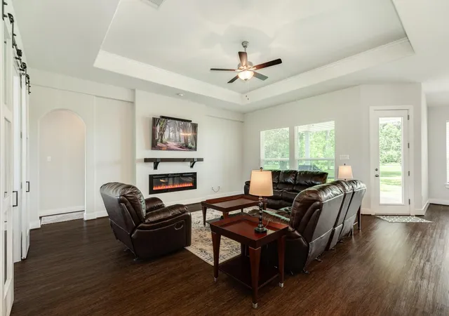 3rd image of 527 Lakeland Cir, Rosharon, TX 77583 | MLS# 81687564