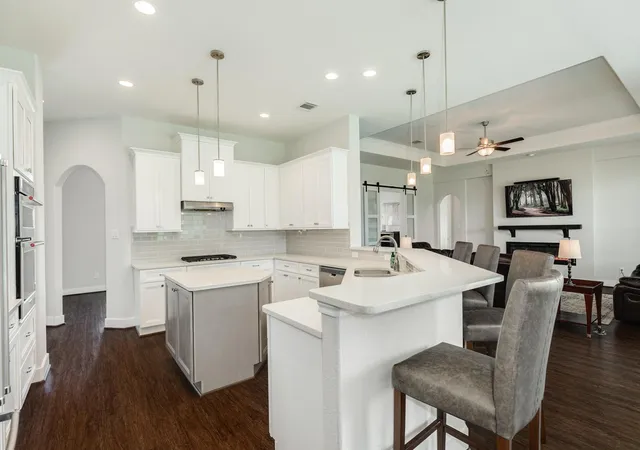 4th image of 527 Lakeland Cir, Rosharon, TX 77583 | MLS# 81687564
