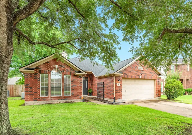 2nd image of 205 Mango St, Lake Jackson, TX 77566 | MLS# 86082802