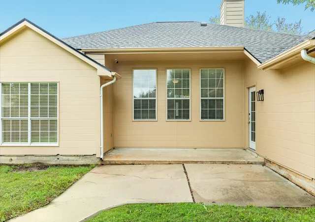 30th image of 205 Mango St, Lake Jackson, TX 77566 | MLS# 86082802