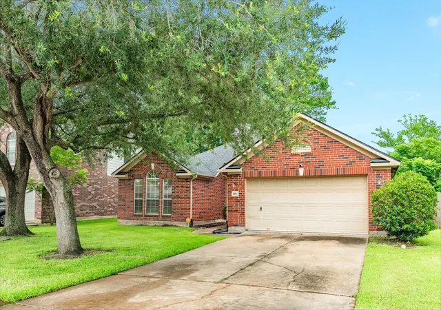 3rd image of 205 Mango St, Lake Jackson, TX 77566 | MLS# 86082802