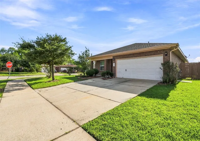 Photo 3 of Single family home for sale at 8526 Vista Oaks Manor, Houston, TX 77028 | MLS# 18357791 | Listing updated on 2026-08-28