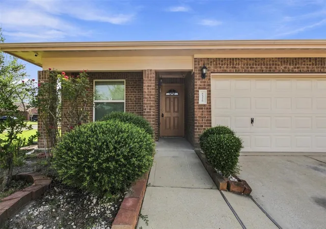 Photo 3 of Single family home for sale at 8526 Vista Oaks Manor, Houston, TX 77028 | MLS# 18357791 | Listing updated on 2026-08-28