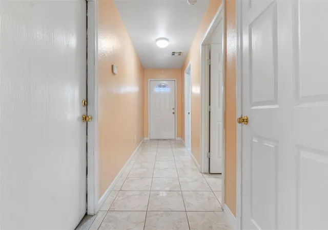 Photo 4 of Single family home for sale at 8526 Vista Oaks Manor, Houston, TX 77028 | MLS# 18357791 | Listing updated on 2026-08-28