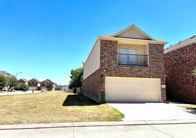 Photo 2 of Single family home for sale at 1907 Sophia Dr, Houston, TX 77090 | MLS# 18458599 | Listing updated on 2026-09-03