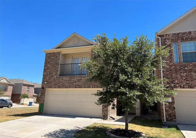 Photo 3 of Single family home for sale at 1907 Sophia Dr, Houston, TX 77090 | MLS# 18458599 | Listing updated on 2026-09-03