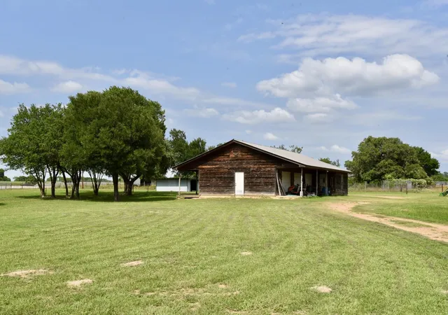 Homes for sale in Hallettsville, TX | 13337 Us Hwy 90a E, Hallettsville, TX 77964 | MLS# 44688126