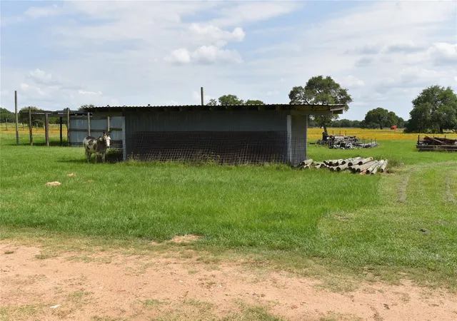 Homes for sale in Hallettsville, TX | 13337 Us Hwy 90A E, Hallettsville, TX 77964 | MLS# 44688126