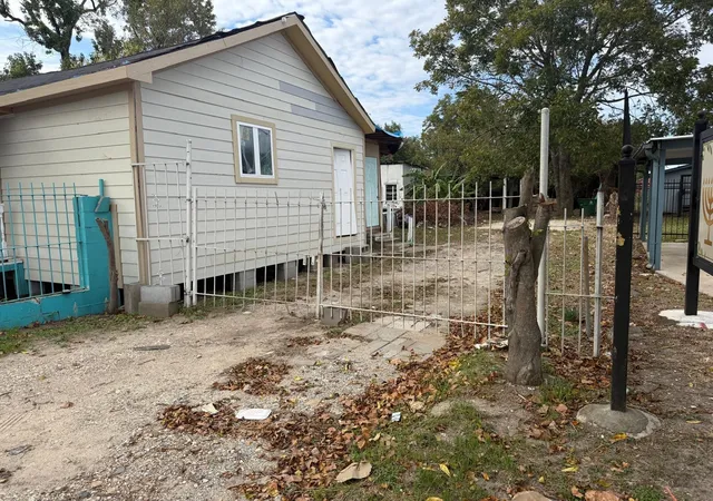 3rd image of 5113 Hirsch Rd, Houston, TX 77026 | MLS# 36656624