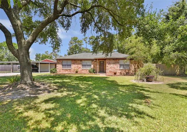 Photo 4 of Single family home for sale at 203 S Fm 565 S, Baytown, TX 77523 | MLS# 21719550 | Listing updated on 2026-10-22