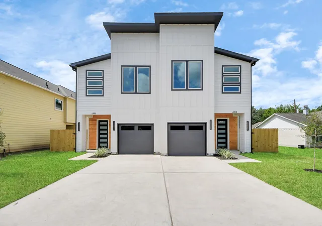 Listing Photo 5 - Condo for sale in building located at 5218 Higgins St, Houston, TX 77033 - Unit #A/B