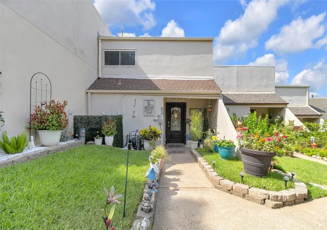 Homes for sale in Conroe, TX | 23 April Hl, Conroe, TX 77356 | MLS# 49339598