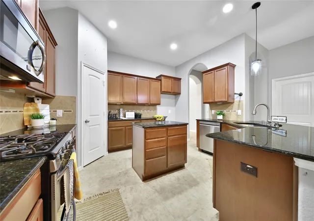 Photo 4 of Single family home for sale at 5511 Claymore Meadow Ln, Spring, TX 77389 | MLS# 27684993 | Listing updated on 2026-09-05