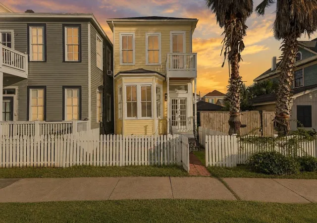 Photo 1 of Single family home for sale at 1607 Market St, Galveston, TX 77550 | MLS# 59873182 | Listing updated on 2026-08-12