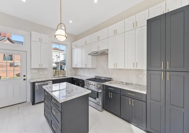 Photo 4 of Single family home for sale at 1607 Market St, Galveston, TX 77550 | MLS# 59873182 | Listing updated on 2026-08-12
