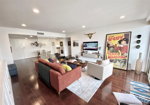 4th image of 2016 Main St #2105, Houston, TX 77002 | MLS# 31186244