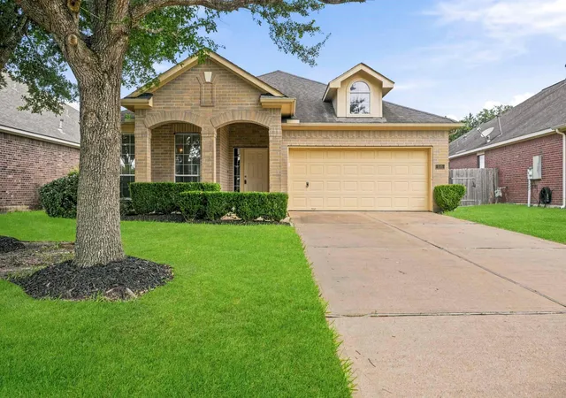 Homes for sale in League City, TX | 505 Burham Ln, League City, TX 77573 | MLS# 67734888
