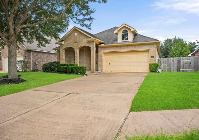 Homes for sale in League City, TX | 505 Burham Ln, League City, TX 77573 | MLS# 67734888