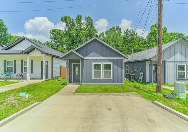 Photo 1 of Single family home for sale at 16518 Eastchase, Montgomery, TX 77316 | MLS# 18383251 | Listing updated on 2026-08-26