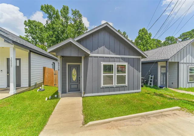 Photo 2 of Single family home for sale at 16518 Eastchase, Montgomery, TX 77316 | MLS# 18383251 | Listing updated on 2026-08-26