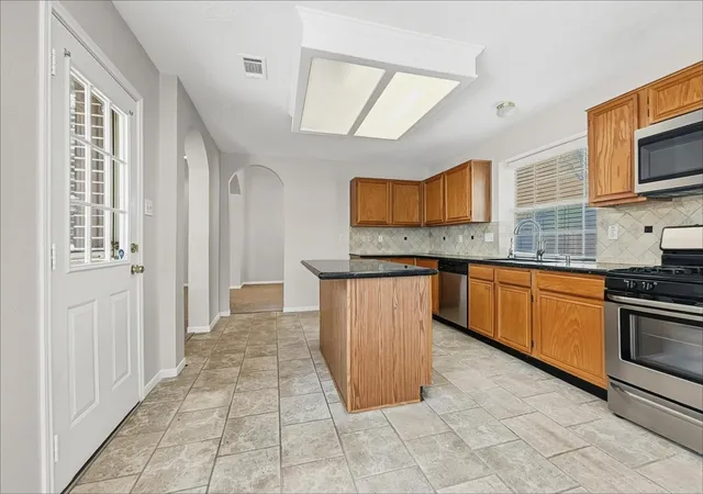 Photo 4 of Sale Pending at 7710 Pebble Run Ct, Houston, TX 77095 | MLS# 50465258 | Listing updated on 2026-09-02
